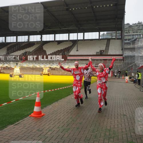07.12.2025 - St. Pauli X-Mass-Run No. 15 Fabian Wolf http://msf.ph/oto/9394117 07.12.2025 10:23:14 Ziel 1996, 2123, 2304, 2508, 2511, 3052, 3078, 3079 meine-sportfotos.de