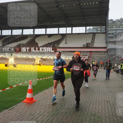 07.12.2025 - St. Pauli X-Mass-Run No. 15 Fabian Wolf http://msf.ph/oto/9394144 07.12.2025 10:23:36 Ziel 638, 3539, 3644, 3649, 3887, 3890, 4005, 4141, 4145, 4458, 4549 meine-sportfotos.de