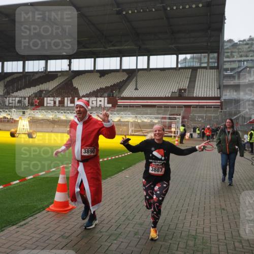 07.12.2025 - St. Pauli X-Mass-Run No. 15 Fabian Wolf http://msf.ph/oto/9394157 07.12.2025 10:23:39 Ziel 638, 1104, 3539, 3644, 3649, 3887, 3890, 4145, 4549 meine-sportfotos.de