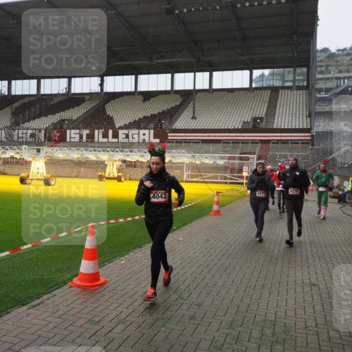 07.12.2025 - St. Pauli X-Mass-Run No. 15 Fabian Wolf http://msf.ph/oto/9394174 07.12.2025 10:23:48 Ziel 1104, 2603, 2634, 3539, 3644, 3649, 3887, 3890, 4043, 4139, 4144, 4377, 4378 meine-sportfotos.de