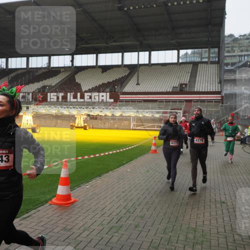 07.12.2025 - St. Pauli X-Mass-Run No. 15 Fabian Wolf http://msf.ph/oto/9394178 07.12.2025 10:23:49 Ziel 1104, 2603, 2634, 3539, 3644, 3649, 3887, 3890, 4043, 4139, 4144, 4377, 4378 meine-sportfotos.de