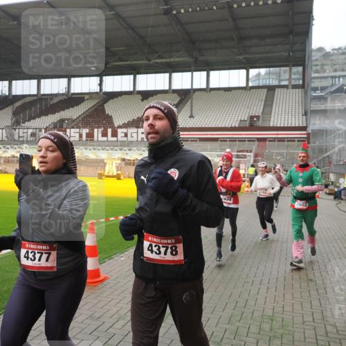 07.12.2025 - St. Pauli X-Mass-Run No. 15 Fabian Wolf http://msf.ph/oto/9394186 07.12.2025 10:23:50 Ziel 1104, 2603, 2634, 3539, 3887, 3890, 3968, 4043, 4139, 4144, 4377, 4378 meine-sportfotos.de