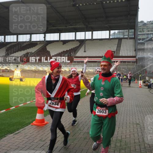 07.12.2025 - St. Pauli X-Mass-Run No. 15 Fabian Wolf http://msf.ph/oto/9394192 07.12.2025 10:23:52 Ziel 1104, 2603, 2634, 3968, 4043, 4139, 4144, 4203, 4377, 4378, 4765 meine-sportfotos.de