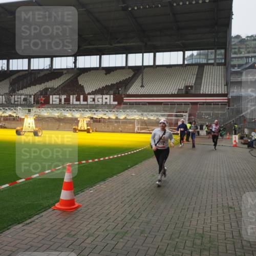 07.12.2025 - St. Pauli X-Mass-Run No. 15 Fabian Wolf http://msf.ph/oto/9394198 07.12.2025 10:23:53 Ziel 1104, 2603, 2634, 3968, 4043, 4139, 4144, 4203, 4377, 4378, 4765 meine-sportfotos.de