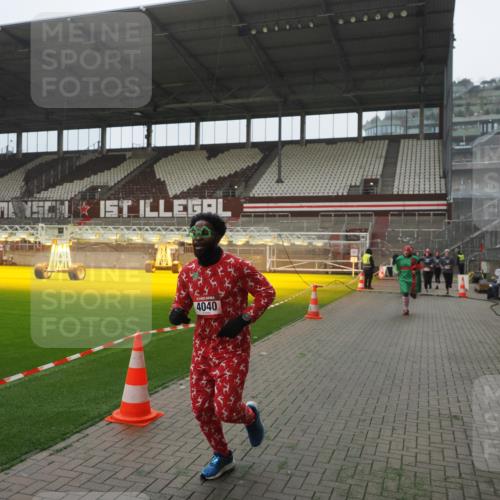 07.12.2025 - St. Pauli X-Mass-Run No. 15 Fabian Wolf http://msf.ph/oto/9394245 07.12.2025 10:24:14 Ziel 711, 712, 897, 4040, 4122, 4140, 4479, 4689, 4692, 4694 meine-sportfotos.de