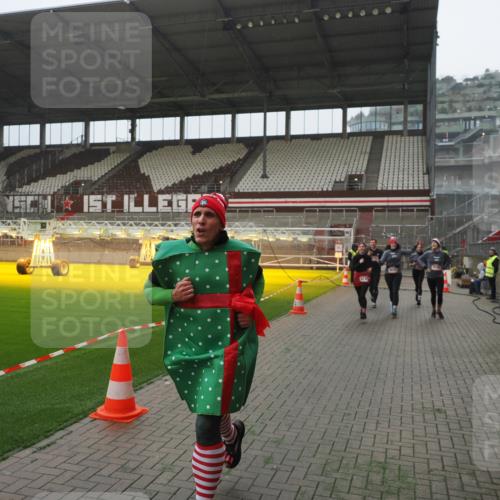 07.12.2025 - St. Pauli X-Mass-Run No. 15 Fabian Wolf http://msf.ph/oto/9394251 07.12.2025 10:24:17 Ziel 712, 897, 4040, 4122, 4140, 4689, 4692, 4694 meine-sportfotos.de