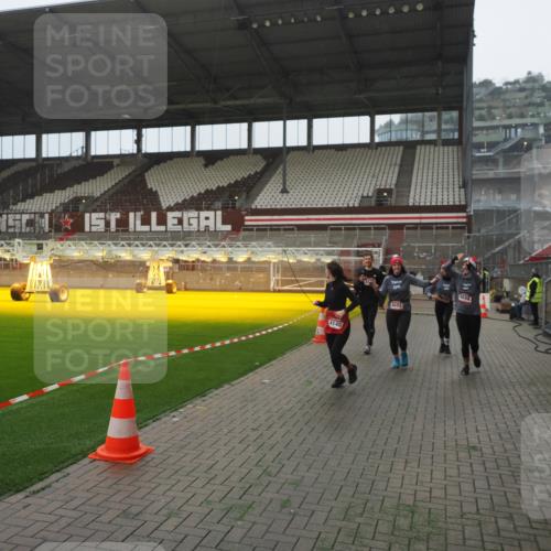 07.12.2025 - St. Pauli X-Mass-Run No. 15 Fabian Wolf http://msf.ph/oto/9394253 07.12.2025 10:24:18 Ziel 712, 897, 4040, 4122, 4140, 4689, 4692, 4694 meine-sportfotos.de