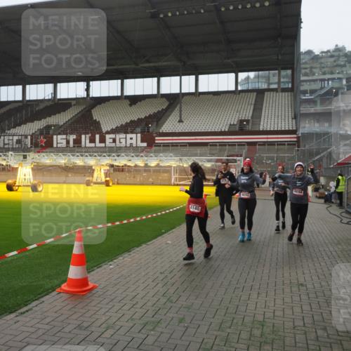 07.12.2025 - St. Pauli X-Mass-Run No. 15 Fabian Wolf http://msf.ph/oto/9394255 07.12.2025 10:24:19 Ziel 712, 897, 4040, 4122, 4140, 4689, 4692, 4694 meine-sportfotos.de