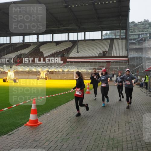 07.12.2025 - St. Pauli X-Mass-Run No. 15 Fabian Wolf http://msf.ph/oto/9394256 07.12.2025 10:24:19 Ziel 712, 897, 4040, 4122, 4140, 4689, 4692, 4694 meine-sportfotos.de