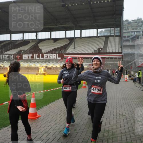 07.12.2025 - St. Pauli X-Mass-Run No. 15 Fabian Wolf http://msf.ph/oto/9394265 07.12.2025 10:24:21 Ziel 712, 897, 4040, 4122, 4140, 4689, 4692, 4694 meine-sportfotos.de