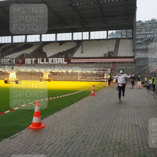 07.12.2025 - St. Pauli X-Mass-Run No. 15 Fabian Wolf http://msf.ph/oto/9394280 07.12.2025 10:24:26 Ziel 712, 1986, 2071, 4040, 4122, 4140, 4689, 4692, 4694 meine-sportfotos.de