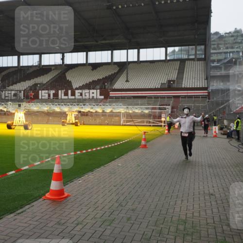 07.12.2025 - St. Pauli X-Mass-Run No. 15 Fabian Wolf http://msf.ph/oto/9394281 07.12.2025 10:24:26 Ziel 712, 1986, 2071, 4040, 4122, 4140, 4689, 4692, 4694 meine-sportfotos.de