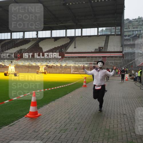 07.12.2025 - St. Pauli X-Mass-Run No. 15 Fabian Wolf http://msf.ph/oto/9394286 07.12.2025 10:24:27 Ziel 712, 1986, 2071, 4122, 4140, 4689, 4692, 4694 meine-sportfotos.de