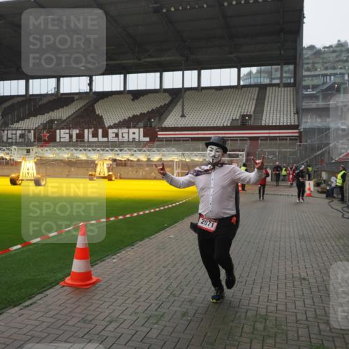 07.12.2025 - St. Pauli X-Mass-Run No. 15 Fabian Wolf http://msf.ph/oto/9394288 07.12.2025 10:24:28 Ziel 712, 1986, 2071, 4122, 4140, 4689, 4692, 4694 meine-sportfotos.de