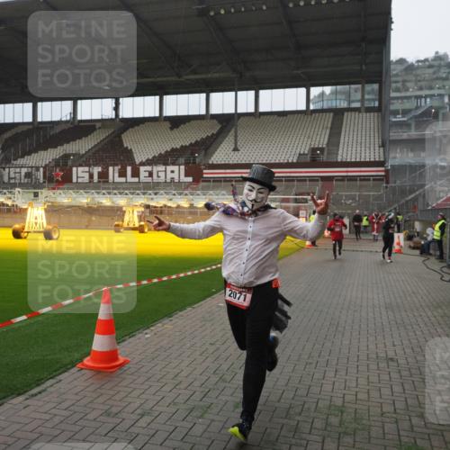 07.12.2025 - St. Pauli X-Mass-Run No. 15 Fabian Wolf http://msf.ph/oto/9394289 07.12.2025 10:24:28 Ziel 712, 1986, 2071, 4122, 4140, 4689, 4692, 4694 meine-sportfotos.de