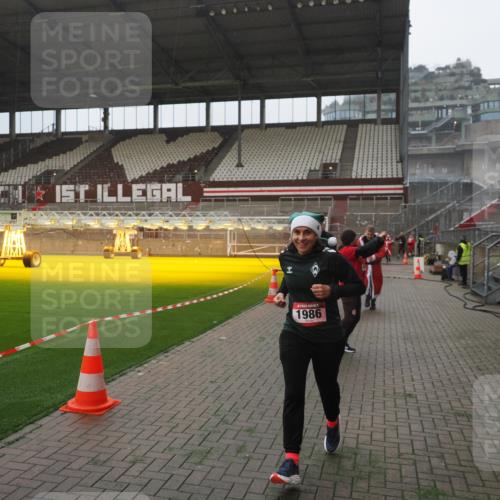 07.12.2025 - St. Pauli X-Mass-Run No. 15 Fabian Wolf http://msf.ph/oto/9394301 07.12.2025 10:24:35 Ziel 1986, 2071, 4541, 4542, 4766, 4780 meine-sportfotos.de