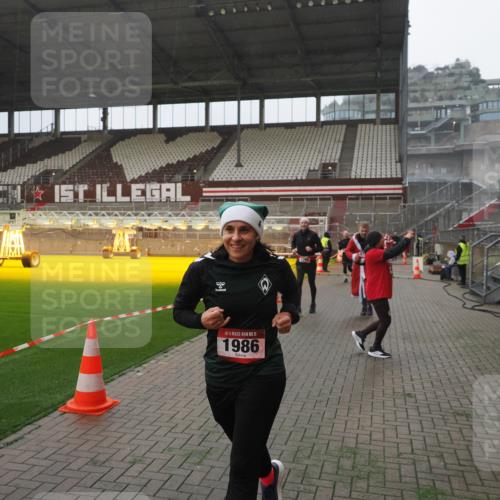 07.12.2025 - St. Pauli X-Mass-Run No. 15 Fabian Wolf http://msf.ph/oto/9394303 07.12.2025 10:24:35 Ziel 1986, 2071, 4541, 4542, 4766, 4780 meine-sportfotos.de