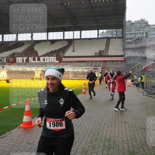 07.12.2025 - St. Pauli X-Mass-Run No. 15 Fabian Wolf http://msf.ph/oto/9394304 07.12.2025 10:24:36 Ziel 1986, 2071, 4541, 4542, 4766, 4780 meine-sportfotos.de