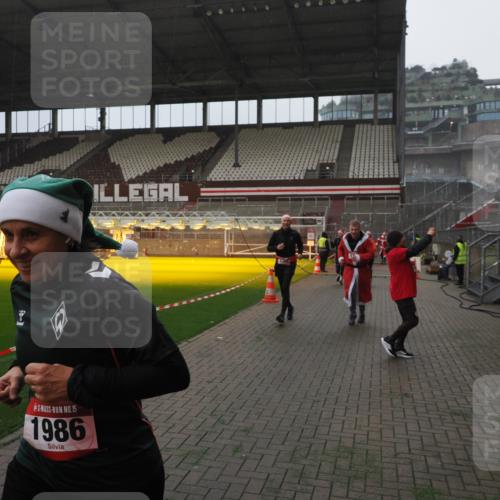 07.12.2025 - St. Pauli X-Mass-Run No. 15 Fabian Wolf http://msf.ph/oto/9394305 07.12.2025 10:24:36 Ziel 1986, 2071, 4541, 4542, 4766, 4780 meine-sportfotos.de