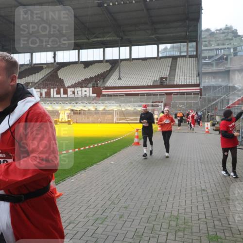 07.12.2025 - St. Pauli X-Mass-Run No. 15 Fabian Wolf http://msf.ph/oto/9394312 07.12.2025 10:24:39 Ziel 1986, 2071, 4136, 4155, 4541, 4542, 4766, 4780 meine-sportfotos.de