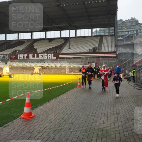 07.12.2025 - St. Pauli X-Mass-Run No. 15 Fabian Wolf http://msf.ph/oto/9394326 07.12.2025 10:24:45 Ziel 915, 974, 1986, 3152, 4078, 4079, 4091, 4092, 4135, 4136, 4155, 4177, 4496, 4497, 4530, 4541, 4542, 4766, 4780 meine-sportfotos.de