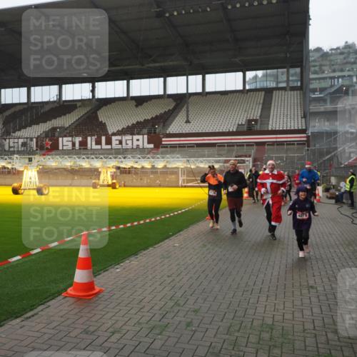 07.12.2025 - St. Pauli X-Mass-Run No. 15 Fabian Wolf http://msf.ph/oto/9394329 07.12.2025 10:24:46 Ziel 915, 974, 3152, 4078, 4079, 4091, 4092, 4135, 4136, 4155, 4177, 4496, 4497, 4530, 4541, 4542, 4766, 4780 meine-sportfotos.de