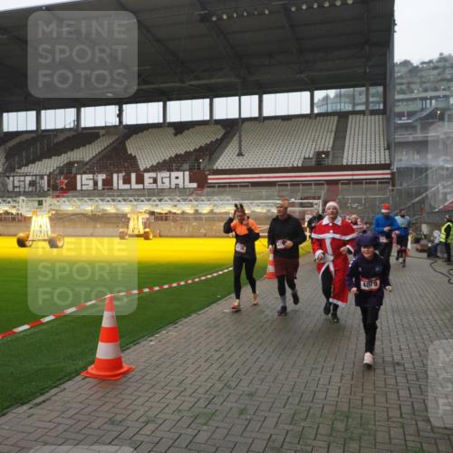 07.12.2025 - St. Pauli X-Mass-Run No. 15 Fabian Wolf http://msf.ph/oto/9394333 07.12.2025 10:24:47 Ziel 915, 974, 3152, 4078, 4079, 4091, 4092, 4135, 4136, 4155, 4177, 4496, 4497, 4530, 4541, 4542, 4766, 4780 meine-sportfotos.de