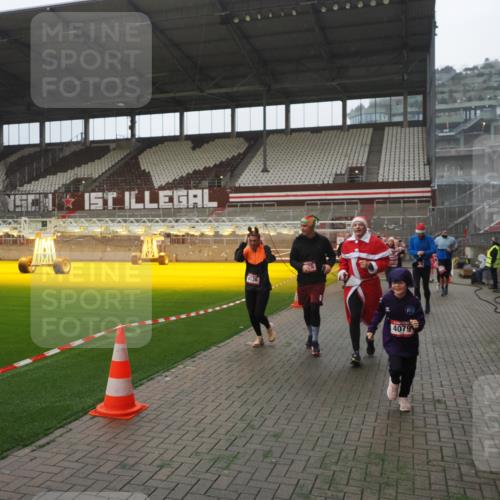 07.12.2025 - St. Pauli X-Mass-Run No. 15 Fabian Wolf http://msf.ph/oto/9394334 07.12.2025 10:24:47 Ziel 915, 974, 3152, 4078, 4079, 4091, 4092, 4135, 4136, 4155, 4177, 4496, 4497, 4530, 4541, 4542, 4766, 4780 meine-sportfotos.de
