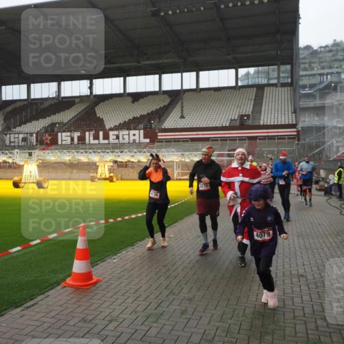 07.12.2025 - St. Pauli X-Mass-Run No. 15 Fabian Wolf http://msf.ph/oto/9394336 07.12.2025 10:24:47 Ziel 915, 974, 3152, 4078, 4079, 4091, 4092, 4135, 4136, 4155, 4177, 4496, 4497, 4530, 4541, 4542, 4766, 4780 meine-sportfotos.de