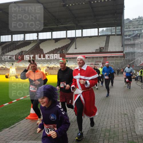 07.12.2025 - St. Pauli X-Mass-Run No. 15 Fabian Wolf http://msf.ph/oto/9394341 07.12.2025 10:24:48 Ziel 915, 974, 3152, 4078, 4079, 4091, 4092, 4135, 4136, 4155, 4177, 4496, 4497, 4530, 4541, 4542, 4766, 4780 meine-sportfotos.de