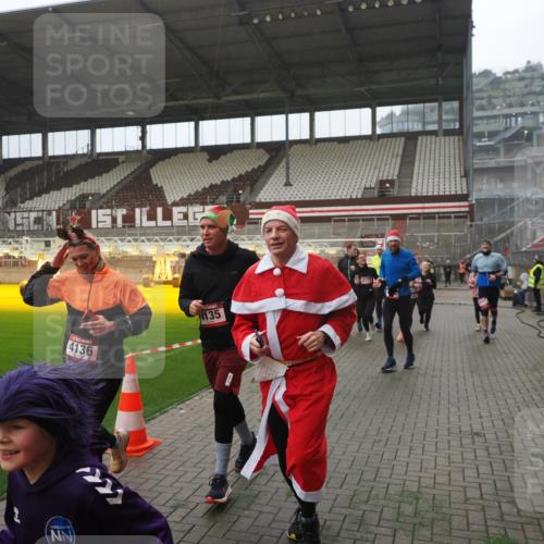 07.12.2025 - St. Pauli X-Mass-Run No. 15 Fabian Wolf http://msf.ph/oto/9394342 07.12.2025 10:24:48 Ziel 915, 974, 3152, 4078, 4079, 4091, 4092, 4135, 4136, 4155, 4177, 4496, 4497, 4530, 4541, 4542, 4766, 4780 meine-sportfotos.de