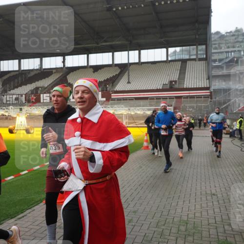 07.12.2025 - St. Pauli X-Mass-Run No. 15 Fabian Wolf http://msf.ph/oto/9394344 07.12.2025 10:24:49 Ziel 915, 974, 3152, 4078, 4079, 4091, 4092, 4135, 4136, 4155, 4177, 4496, 4497, 4530, 4541, 4542, 4766, 4780 meine-sportfotos.de