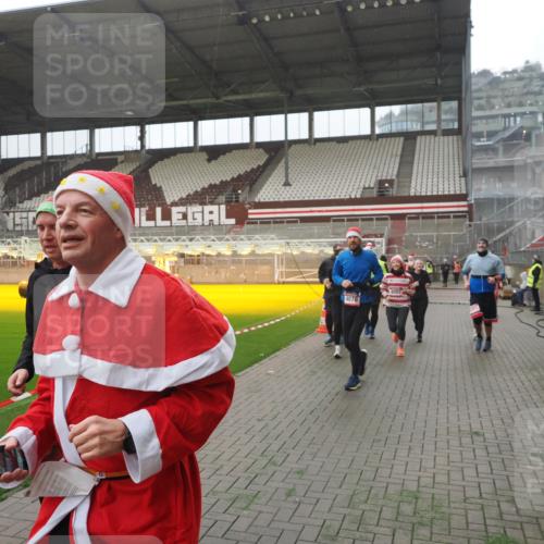 07.12.2025 - St. Pauli X-Mass-Run No. 15 Fabian Wolf http://msf.ph/oto/9394345 07.12.2025 10:24:49 Ziel 915, 974, 3152, 4078, 4079, 4091, 4092, 4135, 4136, 4155, 4177, 4496, 4497, 4530, 4541, 4542, 4766, 4780 meine-sportfotos.de