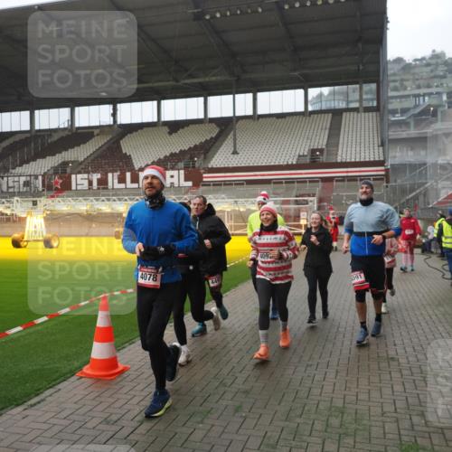 07.12.2025 - St. Pauli X-Mass-Run No. 15 Fabian Wolf http://msf.ph/oto/9394353 07.12.2025 10:24:51 Ziel 915, 974, 3152, 4078, 4079, 4091, 4092, 4135, 4136, 4155, 4177, 4496, 4497, 4530, 4541, 4542 meine-sportfotos.de