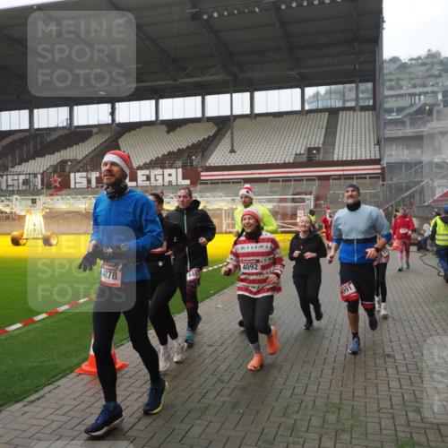07.12.2025 - St. Pauli X-Mass-Run No. 15 Fabian Wolf http://msf.ph/oto/9394354 07.12.2025 10:24:51 Ziel 915, 974, 3152, 4078, 4079, 4091, 4092, 4135, 4136, 4155, 4177, 4496, 4497, 4530, 4541, 4542 meine-sportfotos.de
