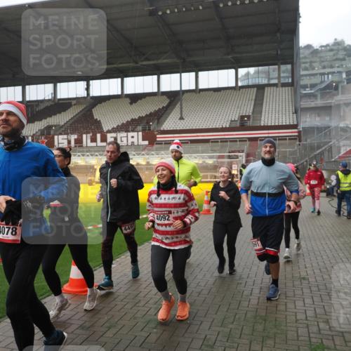 07.12.2025 - St. Pauli X-Mass-Run No. 15 Fabian Wolf http://msf.ph/oto/9394356 07.12.2025 10:24:51 Ziel 915, 974, 3152, 4078, 4079, 4091, 4092, 4135, 4136, 4155, 4177, 4496, 4497, 4530, 4541, 4542 meine-sportfotos.de