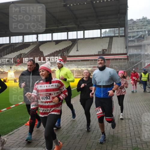 07.12.2025 - St. Pauli X-Mass-Run No. 15 Fabian Wolf http://msf.ph/oto/9394358 07.12.2025 10:24:52 Ziel 915, 974, 3152, 4078, 4079, 4091, 4092, 4135, 4136, 4155, 4177, 4474, 4496, 4497, 4530, 4541, 4542, 4846 meine-sportfotos.de