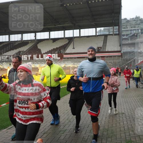 07.12.2025 - St. Pauli X-Mass-Run No. 15 Fabian Wolf http://msf.ph/oto/9394359 07.12.2025 10:24:52 Ziel 915, 974, 3152, 4078, 4079, 4091, 4092, 4135, 4136, 4155, 4177, 4474, 4496, 4497, 4530, 4541, 4542, 4846 meine-sportfotos.de