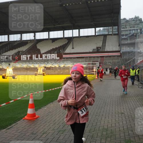 07.12.2025 - St. Pauli X-Mass-Run No. 15 Fabian Wolf http://msf.ph/oto/9394365 07.12.2025 10:24:53 Ziel 915, 974, 3152, 4078, 4079, 4091, 4092, 4135, 4136, 4155, 4177, 4474, 4496, 4497, 4530, 4541, 4542, 4846 meine-sportfotos.de