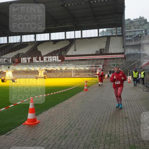07.12.2025 - St. Pauli X-Mass-Run No. 15 Fabian Wolf http://msf.ph/oto/9394371 07.12.2025 10:24:54 Ziel 915, 974, 3152, 4078, 4079, 4091, 4092, 4135, 4136, 4155, 4177, 4474, 4496, 4497, 4513, 4514, 4530, 4541, 4846 meine-sportfotos.de