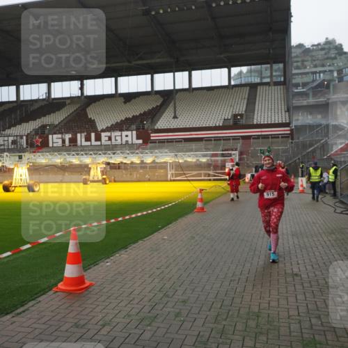 07.12.2025 - St. Pauli X-Mass-Run No. 15 Fabian Wolf http://msf.ph/oto/9394372 07.12.2025 10:24:54 Ziel 915, 974, 3152, 4078, 4079, 4091, 4092, 4135, 4136, 4155, 4177, 4474, 4496, 4497, 4513, 4514, 4530, 4541, 4846 meine-sportfotos.de