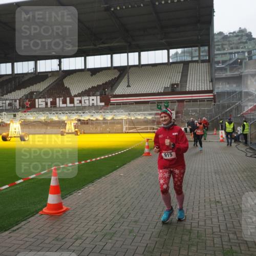 07.12.2025 - St. Pauli X-Mass-Run No. 15 Fabian Wolf http://msf.ph/oto/9394375 07.12.2025 10:24:55 Ziel 915, 974, 3152, 4078, 4079, 4091, 4092, 4135, 4136, 4155, 4177, 4474, 4496, 4497, 4513, 4514, 4530, 4846 meine-sportfotos.de