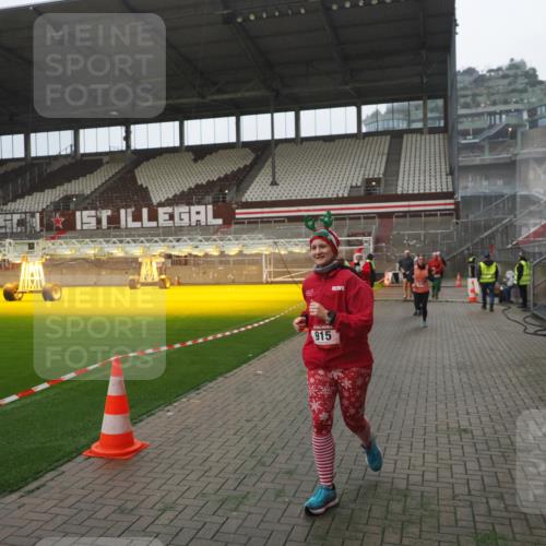 07.12.2025 - St. Pauli X-Mass-Run No. 15 Fabian Wolf http://msf.ph/oto/9394376 07.12.2025 10:24:56 Ziel 915, 974, 3152, 4078, 4079, 4091, 4092, 4135, 4136, 4155, 4177, 4431, 4474, 4496, 4497, 4513, 4514, 4530, 4846 meine-sportfotos.de