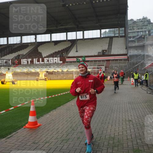 07.12.2025 - St. Pauli X-Mass-Run No. 15 Fabian Wolf http://msf.ph/oto/9394377 07.12.2025 10:24:56 Ziel 915, 974, 3152, 4078, 4079, 4091, 4092, 4135, 4136, 4155, 4177, 4431, 4474, 4496, 4497, 4513, 4514, 4530, 4846 meine-sportfotos.de