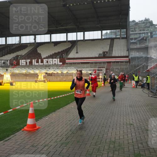 07.12.2025 - St. Pauli X-Mass-Run No. 15 Fabian Wolf http://msf.ph/oto/9394378 07.12.2025 10:24:58 Ziel 915, 974, 3152, 4078, 4079, 4091, 4092, 4135, 4136, 4155, 4177, 4431, 4474, 4496, 4497, 4513, 4514, 4530, 4846 meine-sportfotos.de