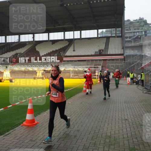 07.12.2025 - St. Pauli X-Mass-Run No. 15 Fabian Wolf http://msf.ph/oto/9394380 07.12.2025 10:24:58 Ziel 915, 974, 3152, 4078, 4079, 4091, 4092, 4135, 4136, 4155, 4177, 4431, 4474, 4496, 4497, 4513, 4514, 4530, 4846 meine-sportfotos.de