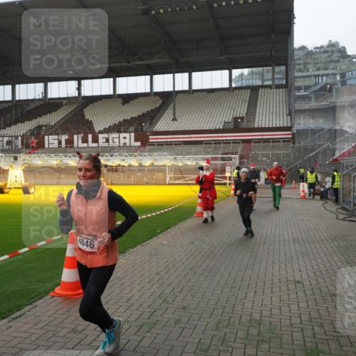 07.12.2025 - St. Pauli X-Mass-Run No. 15 Fabian Wolf http://msf.ph/oto/9394381 07.12.2025 10:24:58 Ziel 915, 974, 3152, 4078, 4079, 4091, 4092, 4135, 4136, 4155, 4177, 4431, 4474, 4496, 4497, 4513, 4514, 4530, 4846 meine-sportfotos.de