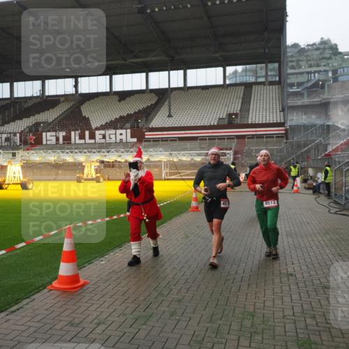 07.12.2025 - St. Pauli X-Mass-Run No. 15 Fabian Wolf http://msf.ph/oto/9394390 07.12.2025 10:25:02 Ziel 915, 974, 1012, 3152, 4091, 4092, 4177, 4431, 4474, 4496, 4497, 4513, 4514, 4530, 4846 meine-sportfotos.de