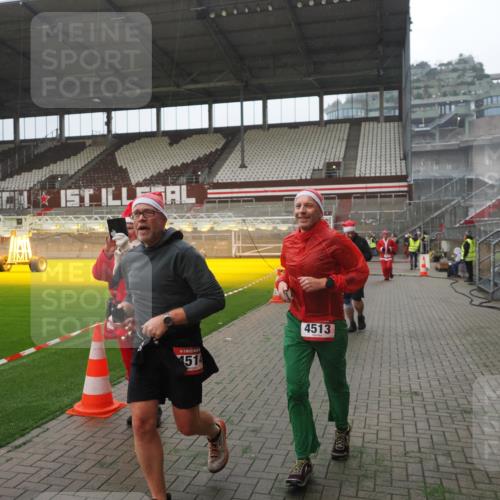 07.12.2025 - St. Pauli X-Mass-Run No. 15 Fabian Wolf http://msf.ph/oto/9394396 07.12.2025 10:25:03 Ziel 915, 974, 1012, 3152, 4091, 4092, 4177, 4431, 4474, 4496, 4497, 4513, 4514, 4530, 4846 meine-sportfotos.de