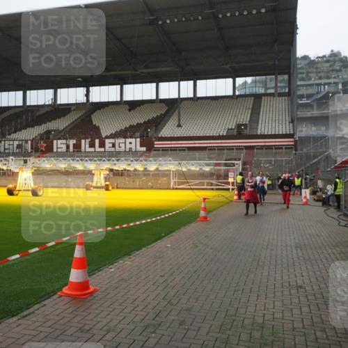 07.12.2025 - St. Pauli X-Mass-Run No. 15 Fabian Wolf http://msf.ph/oto/9394417 07.12.2025 10:25:10 Ziel 1012, 1977, 1987, 1995, 3962, 4335, 4431, 4474, 4513, 4514, 4846 meine-sportfotos.de